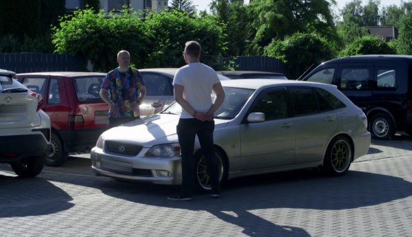 Ciekawy Lexus czy nudna Skoda?
